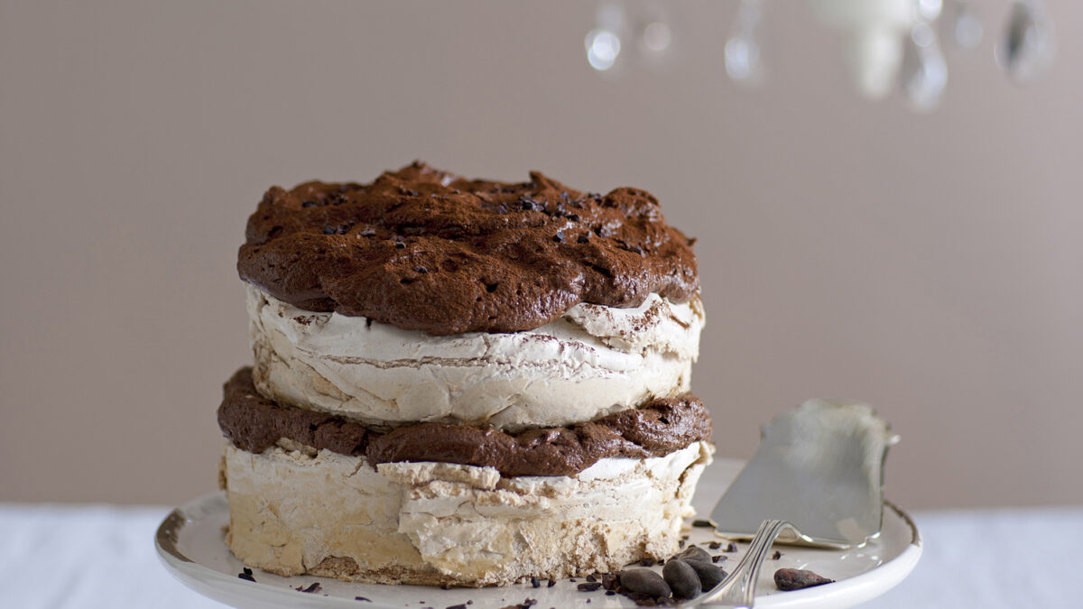 Torta alla cannella con mousse di cioccolato extrabitter