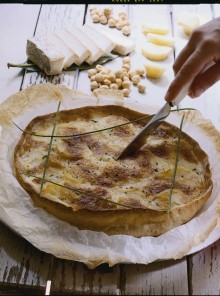Torta alle nocciole con patate e taleggio