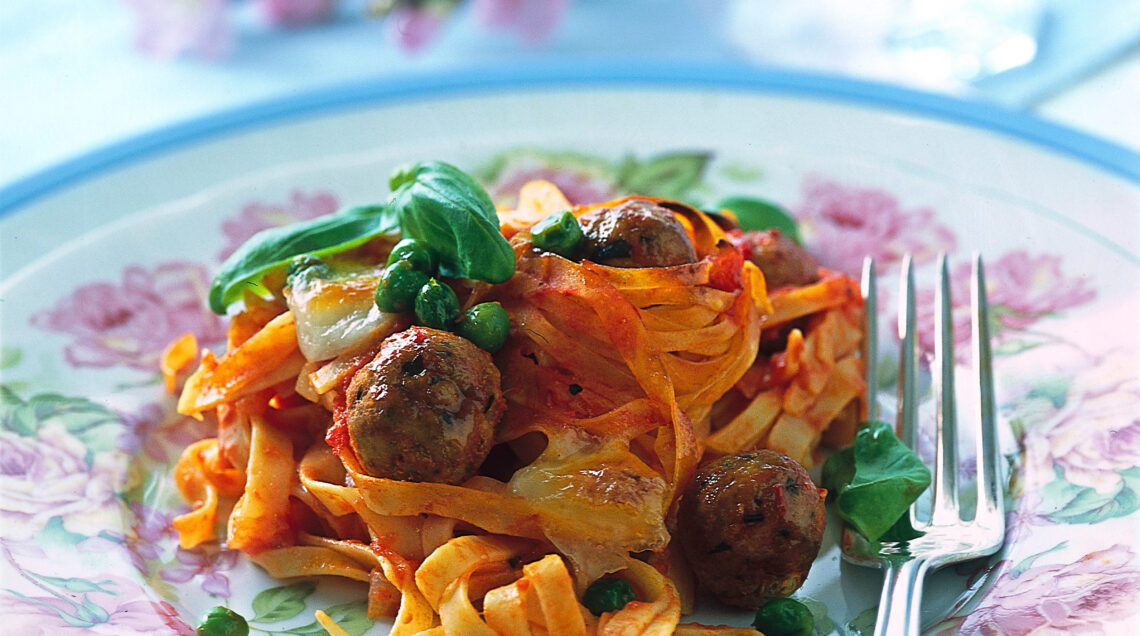 torta-di-tagliolini-con-polpette ricetta