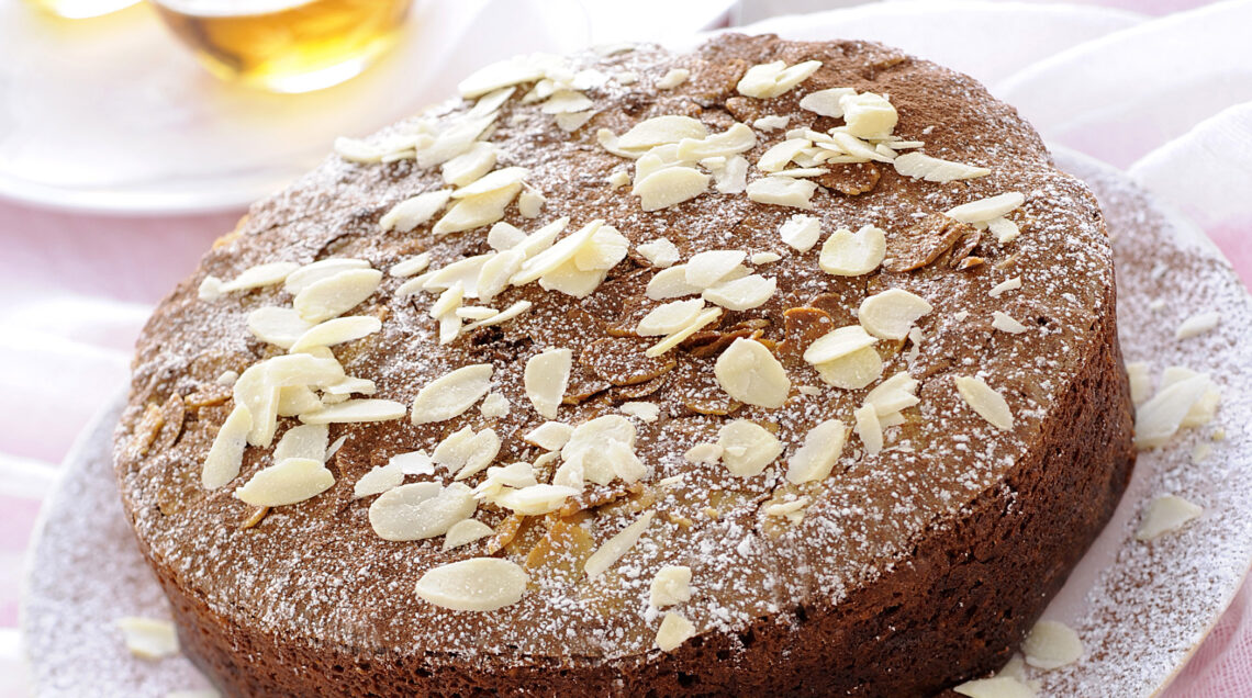 torta-morbida-con-gianduia-e-mandorle foto
