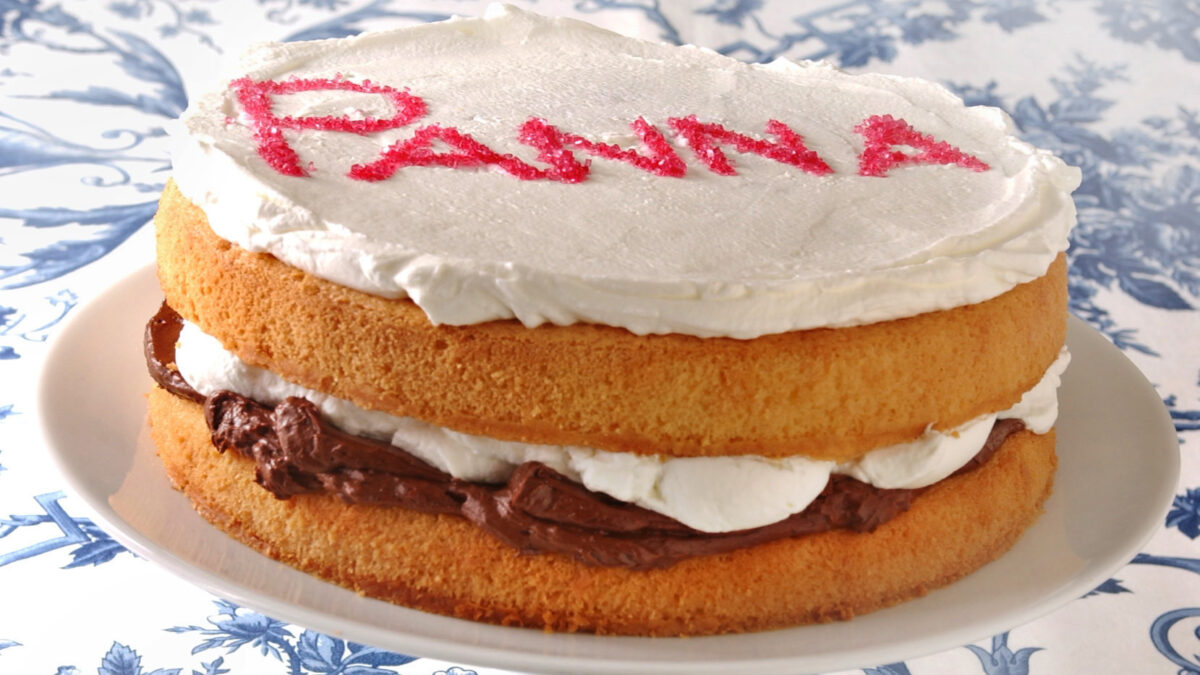 Torta soffice con panna e mousse di cioccolato