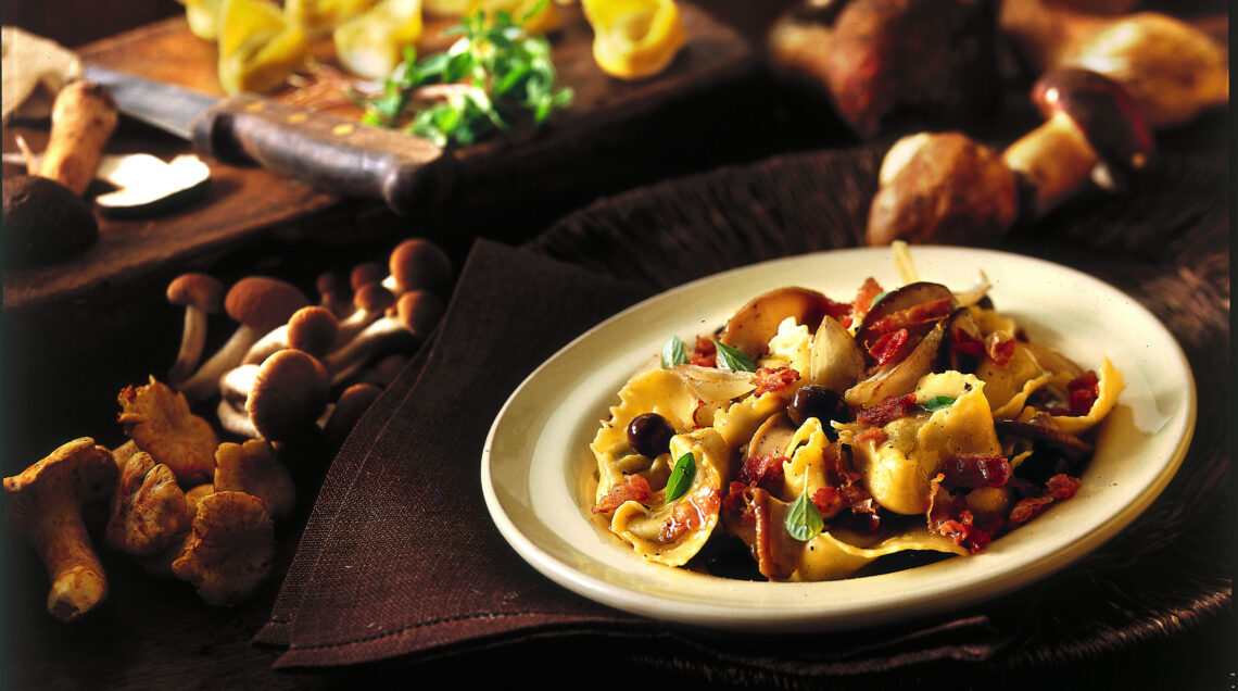 tortellini con porcini, bacon, olive e maggiorana Sale&Pepe foto