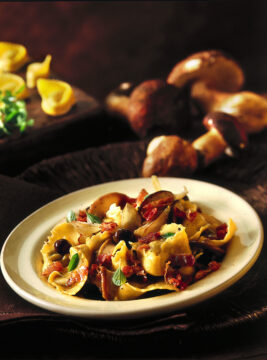 tortellini con porcini, bacon, olive e maggiorana Sale&Pepe foto