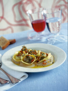 tortelloni-al-radicchio-in-vellutata-di-cannellini