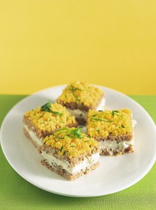 I tramezzini mimosa con salsa di formaggio