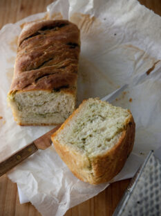 treccia-di-pane-al-burro-aglio-e-salvia