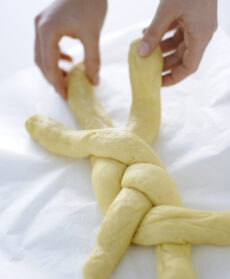 treccia-dolce-con-le-uova