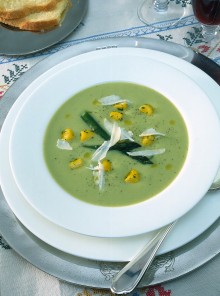 Vellutata di asparagi con gnocchi