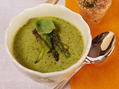 vellutata-di-asparagi-e-lattuga ricetta