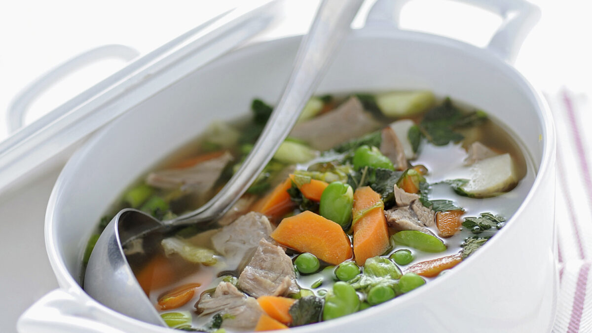 Zuppa d’agnello e verdure al timo