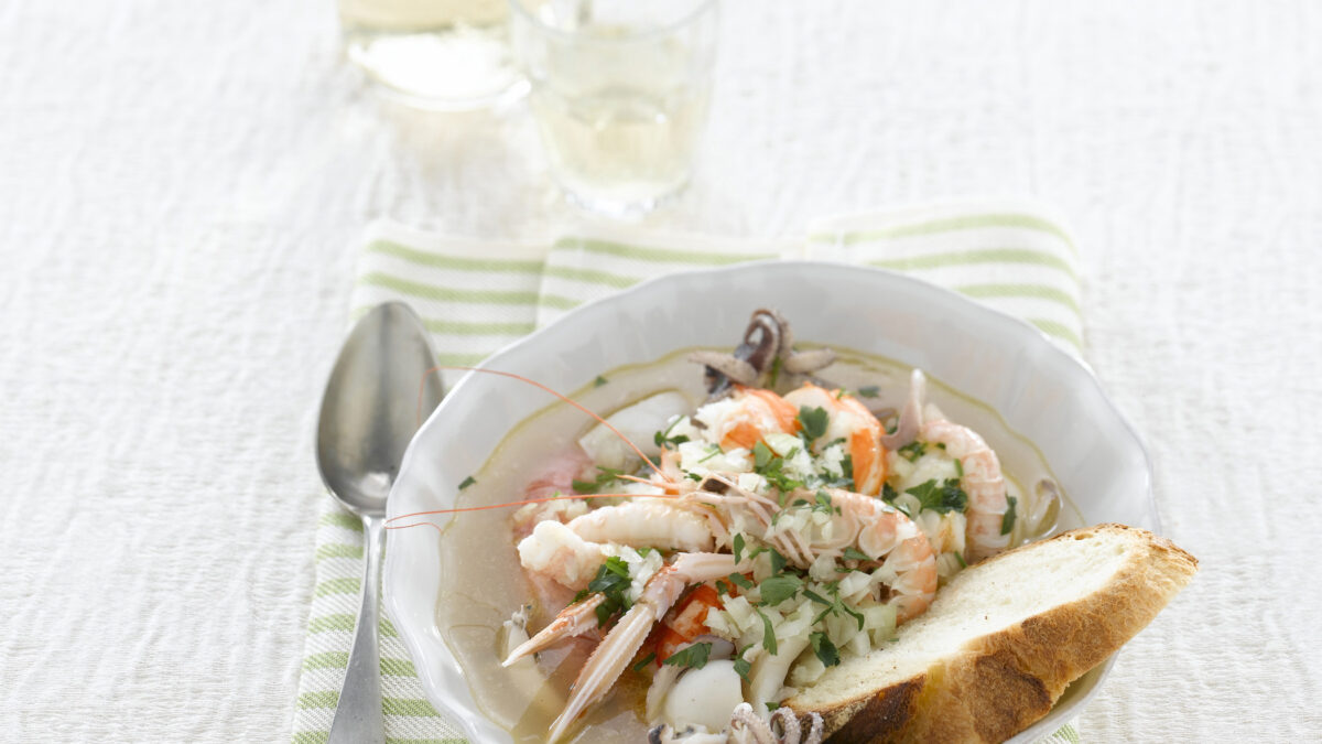 Zuppa di crostacei e seppie alla bosana
