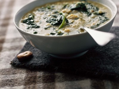 zuppa-di-fave-e-spinaci-agli-aromi