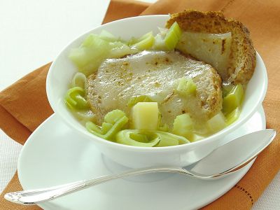 zuppa-povera-di-pane-patate-e-porri