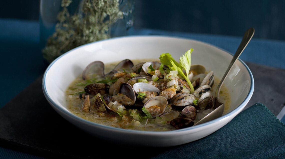 zuppetta-ai-due-sedani-con-i-cannellini-e-le-vongole