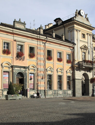 Aosta, Piazza Chanoux (Foto Â© Tibor Bognar /Photononstop /Corbis)