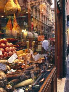 Negozio Tamburini in via Caprarie, Bologna (Foto © Atlantide Phototravel /Corbis)