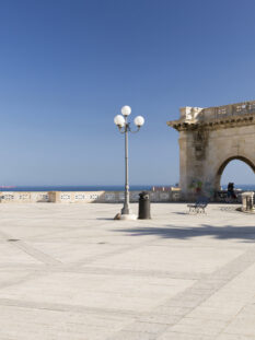 Terrazza Umberto I, sul Bastione di Saint Remy, Cagliari (Foto © Martin Jung /image Broker /Corbis)