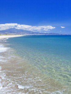 Foce del fiume Simeto, l'Etna sullo sfondo, Catania (foto © Alessandro Saffo /SOPA /Corbis)
