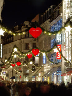 Natale a Copenhagen, nella via dello shopping Strøget (Foto © Sergio Pitamitz /Robert Harding World Imagery /Corbis)