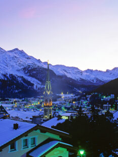 Il villaggio di Samedan al tramonto, Engadina (Foto © Livio Piatta /SOPA RF /SOPA /Corbis)