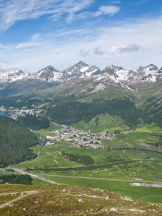 Vista di Celerina e St. Moritz dalla cima del Muottas Muragl, Svizzera (Foto © Michael DeFreitas /Robert Harding World Imagery /Corbis)