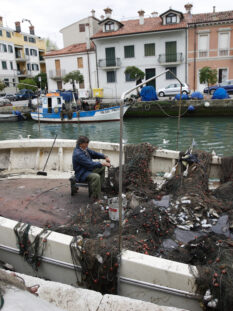 Pescatori nel porto di Grado (Foto © Michal Fludra /Demotix /Corbis)