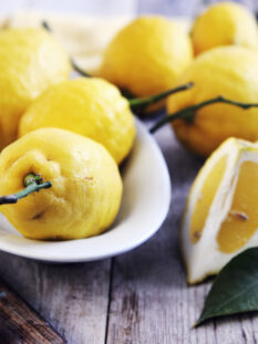 Limoni della costiera amalfitana (Foto © Matassa, Mario /the food passionates /Corbis)