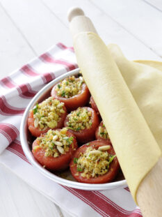 Tatin di pomodori farciti con briciole, pinoli e aromi Sale&Pepe