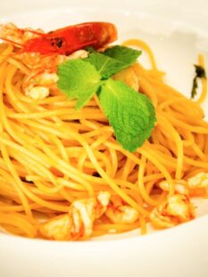 Spaghetti con gamberi rossi di Sicilia al Mojito