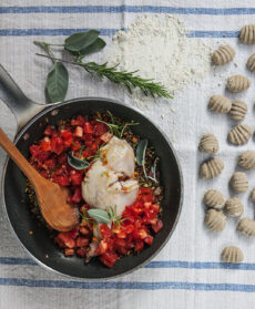 step gnocchi di castagne e ricotta al ragù di coniglio Sale&Pepe