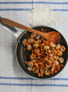 gnocchi di castagne e ricotta al ragù di coniglio Sale&Pepe ricetta