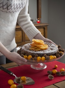 Torta morbida di arancia, nocciole e cioccolato