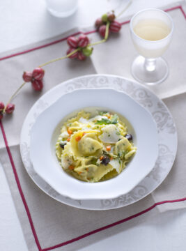 Tortelloni di patate ai carciofi e ragù di baccalà 
