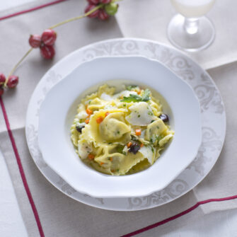 Tortelloni di patate ai carciofi e ragù di baccalà 