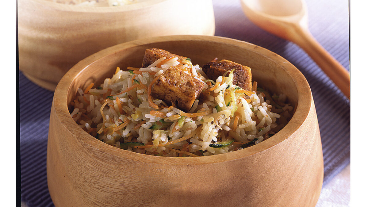 Riso saltato con verdure e tofu