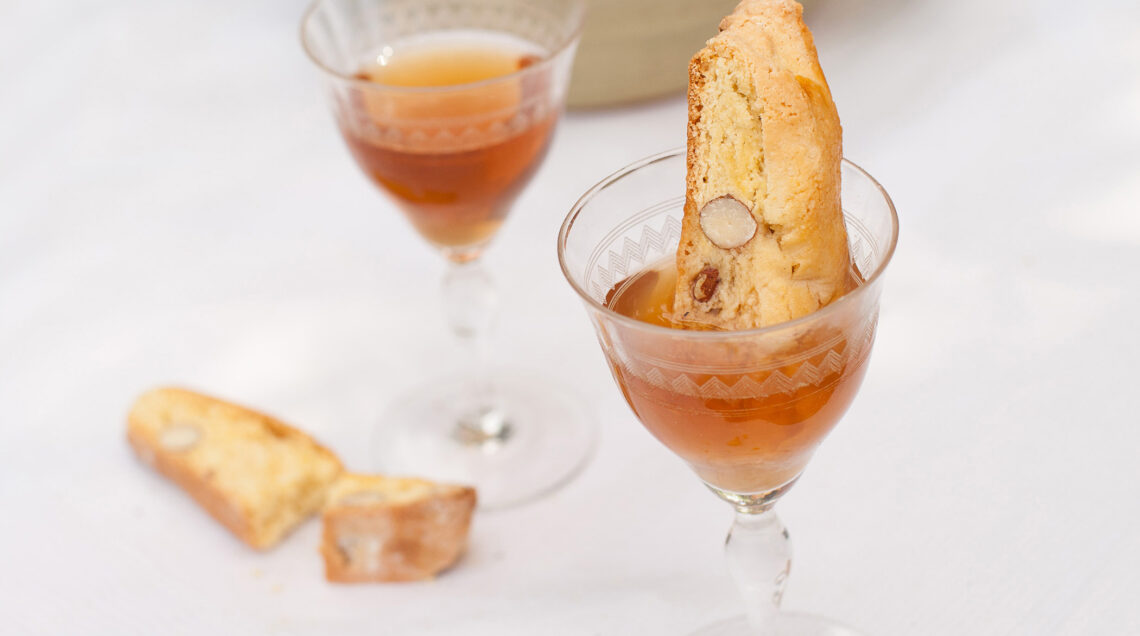 biscottini di prato con il vino