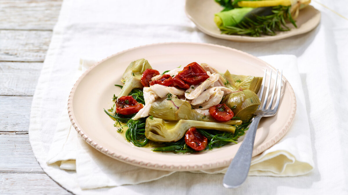 Insalata di pollo con agretti e carciofi