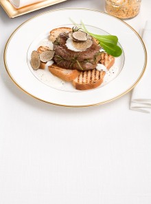 I tournedos di manzo al tartufo nero su crostoni