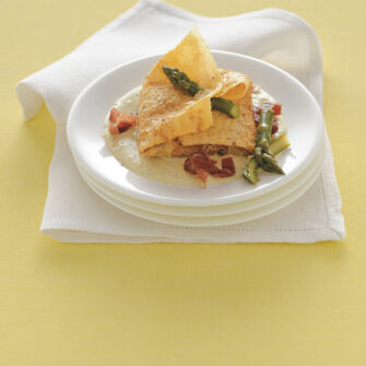 Pacchetti di asparagi e speck