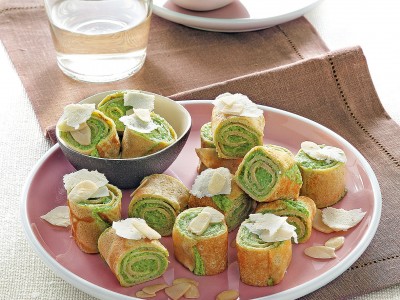 Rotolini di crepes al farro con pesto di broccoletti