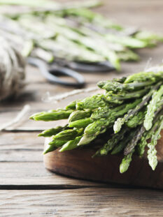 Cucinare gli asparagi selvatici - Credits: Shutterstock