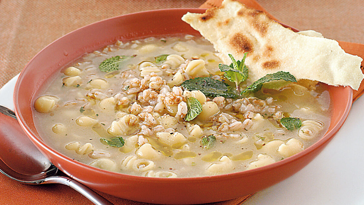 Minestra di farro alla sarda, con brodo di carne