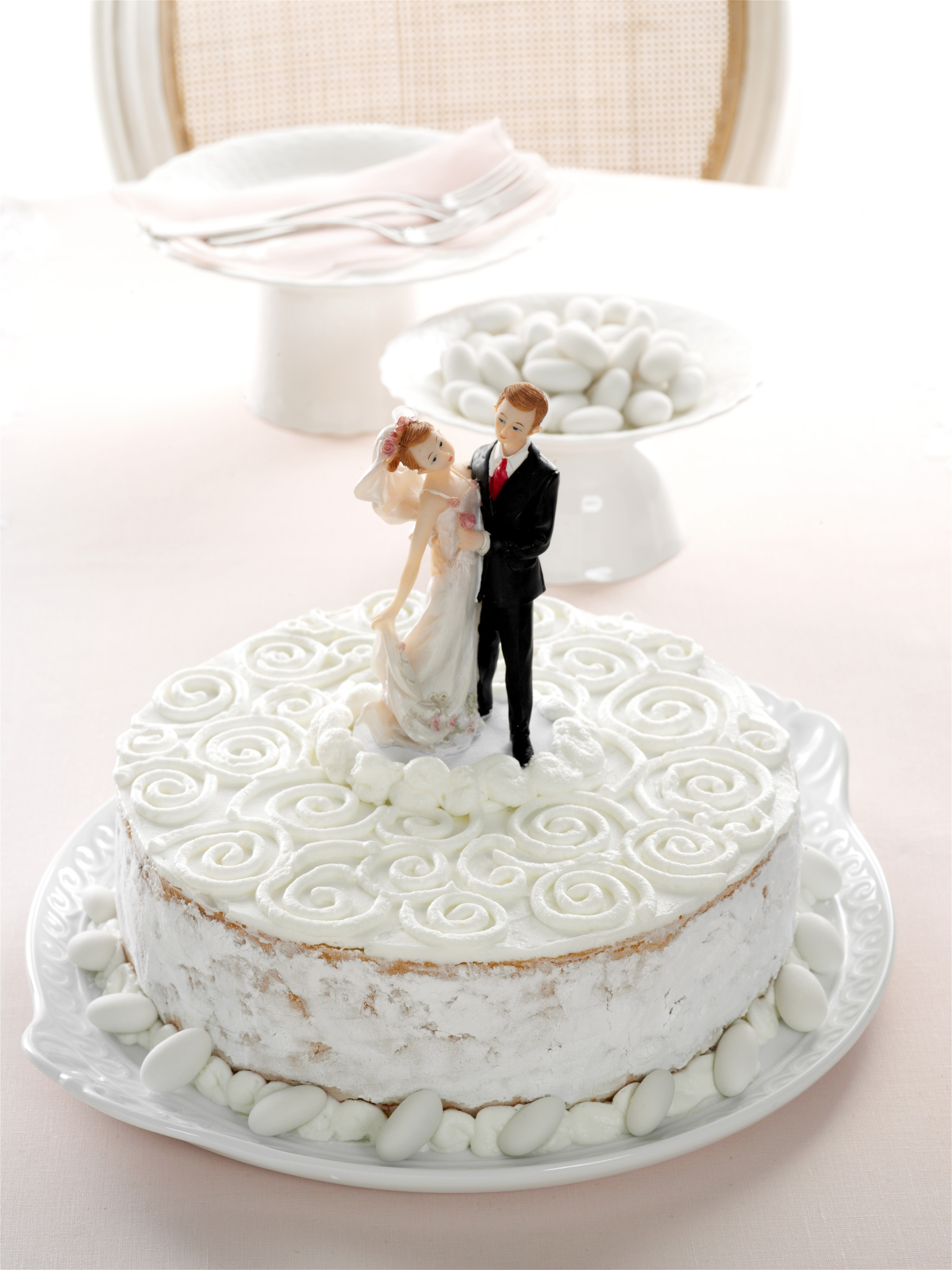 10 idee su Sposini per torta  torta nuziale, matrimonio italiano
