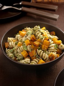 Pasta integrale con pesto di lattuga