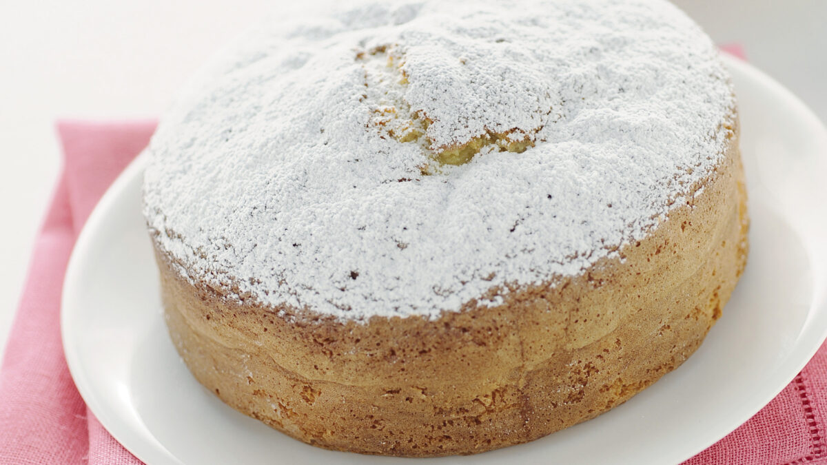 Torta allo yogurt con zucchero a velo