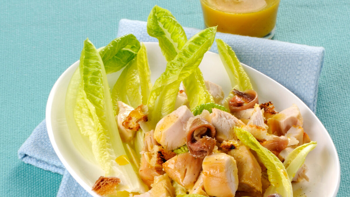 Insalata di pollo, completa e leggera