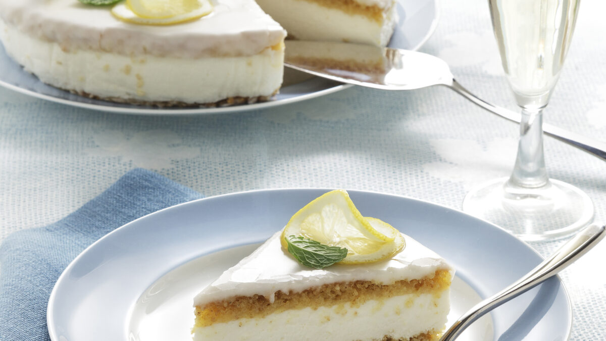Torta con mousse di yogurt