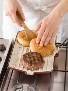 Come cucinare gli hamburger a casa