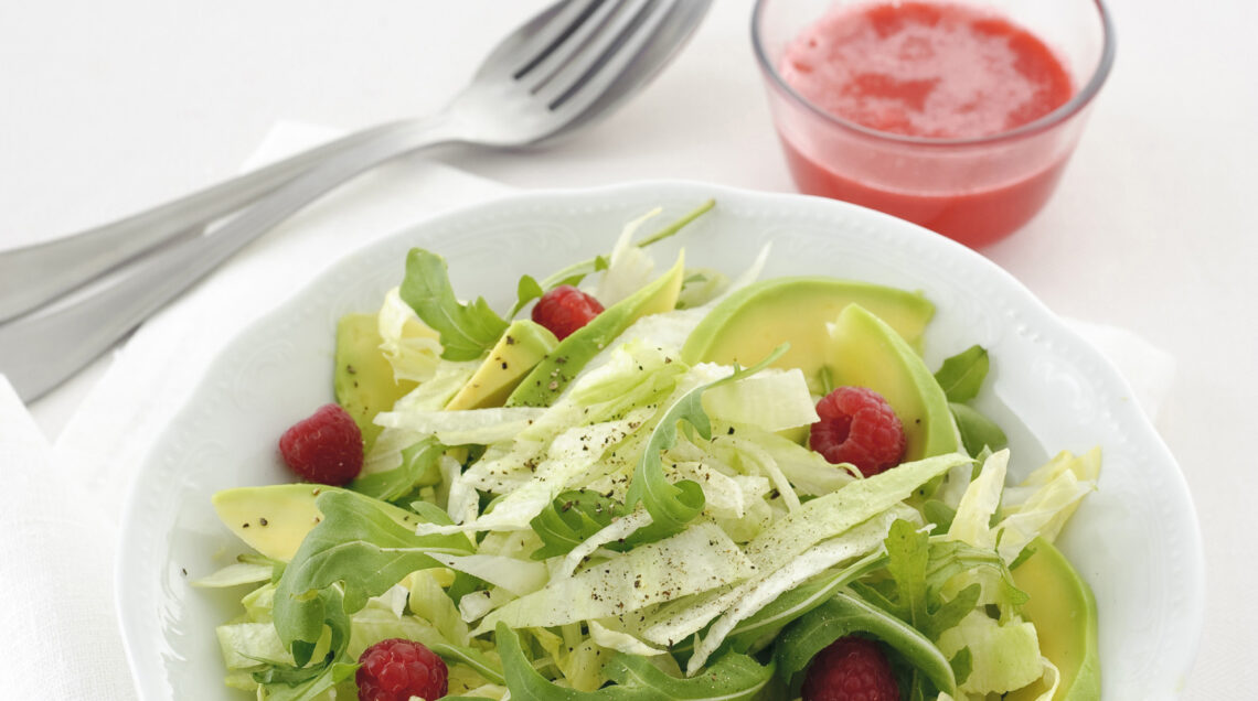 insalata con avocado e lamponi