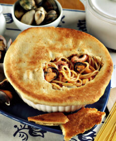 Spaghetti allo scoglio in crosta